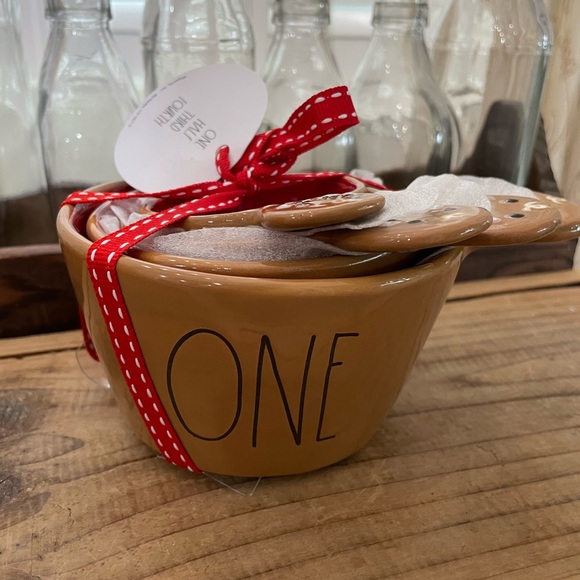 RAE DUNN 2023 BROWN GINGERBREAD CHRISTMAS MEASURING CUPS